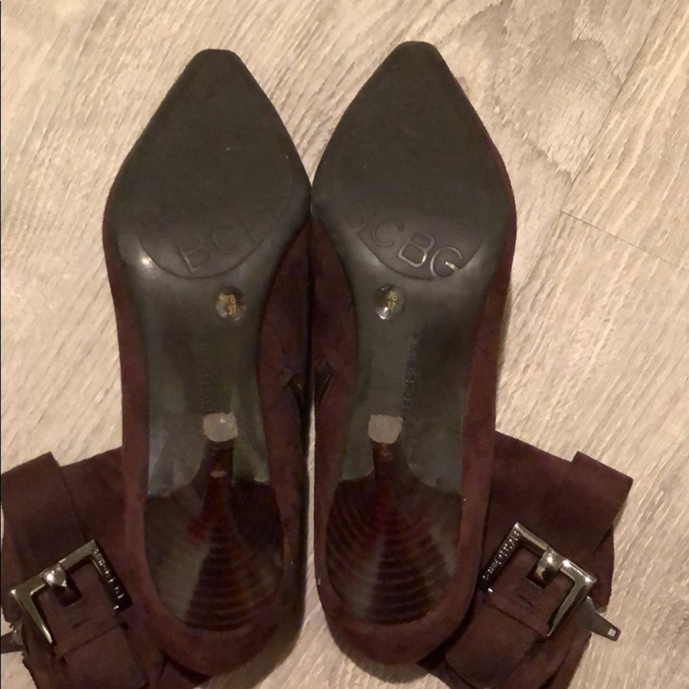 BCBGirls chocolate brown suede booties size 7 - Picture 4 of 8
